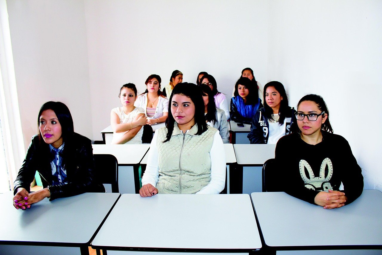 Digital marketing students learning together